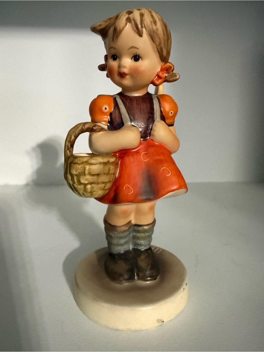 Goebel Hummel 81/0 School Girl with Basket & Backpack 4.5" TMK5 1972-79